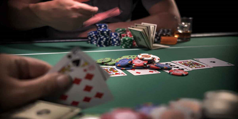 Giải trí và kiếm tiền từ Poker: Những câu chuyện thành công