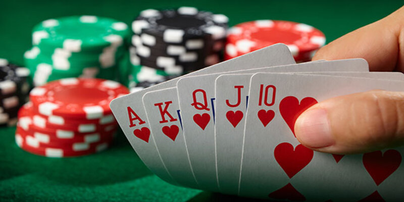 Cơ hội và rủi ro khi chơi Poker tại Casino: Lời khuyên cho người chơi